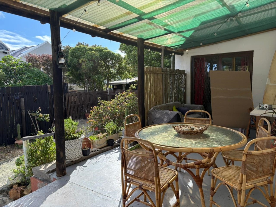 To Let  Bedroom Property for Rent in Capri Western Cape